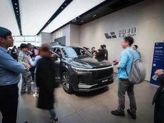 -理想汽车(世纪汇店)