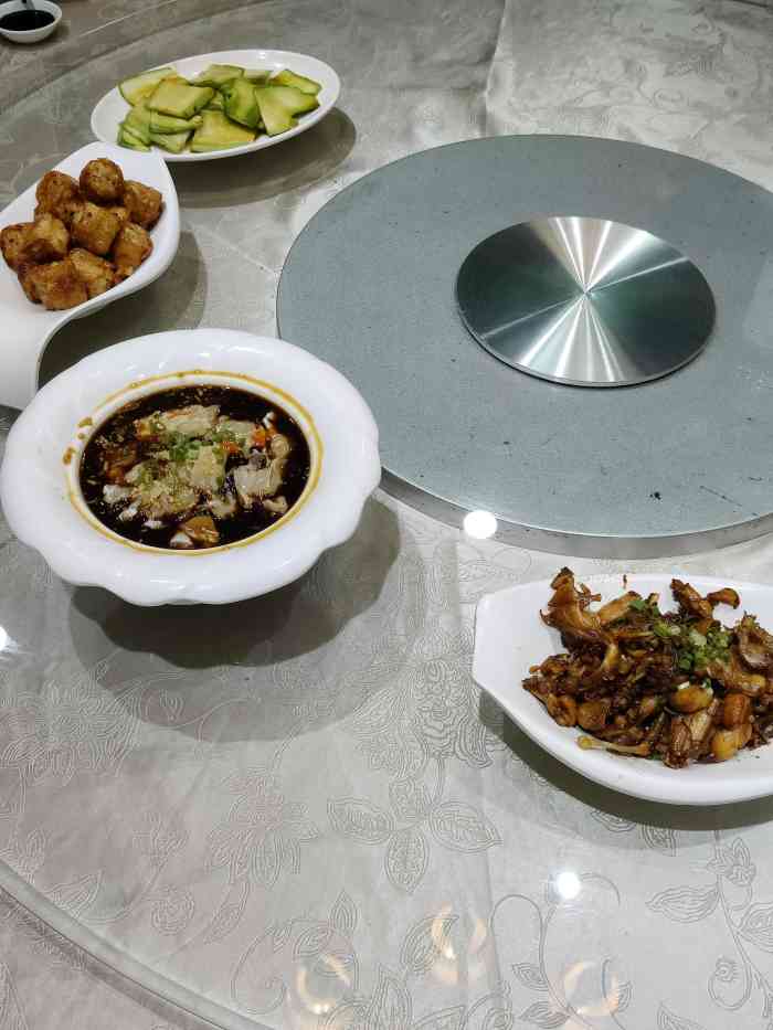 正阁海鲜餐厅(六虹桥店)-"菜肴口感还行,食材也新鲜,上菜速度适中,.