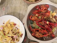 -老街烧烤大排档·地道湖北菜·龙虾馆(汉口火车站店)
