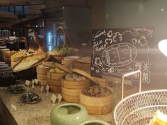 自助取餐区-松山湖凯悦酒店·Café自助餐厅·周末火舞秀表演