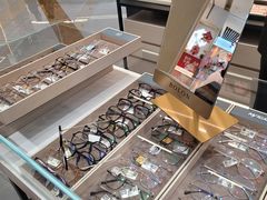 -博士眼镜集团石人工眼镜(虹口万泰店)