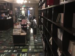 -钟书阁(松江泰晤士小镇店)