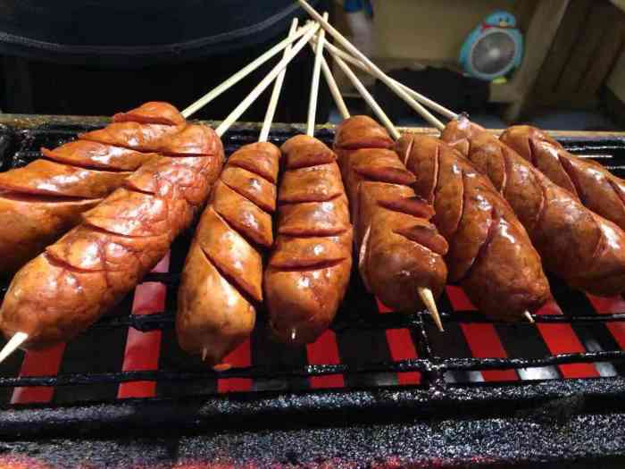 烤红肠-"中央大街交叉口的烤肠小哥,动感大气的烤串..."-大众点评移动