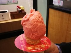 草莓冰激凌-野人先生现做冰淇淋(北京环宇荟店)