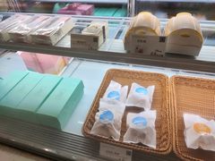 -顶东面包花园·生日蛋糕(世博店)