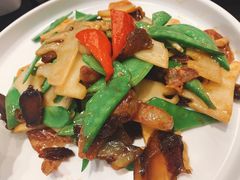 笋尖兰豆炒腊味-高第街56号港式餐厅·精选(世茂广场宽厚里大明湖店)