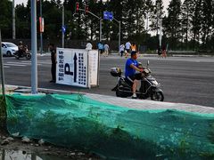 -奥特莱斯停车场