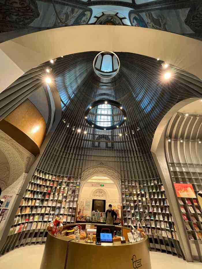 思南书局·诗歌店-"地址:上海思南路原来的教堂,改建的书店 .