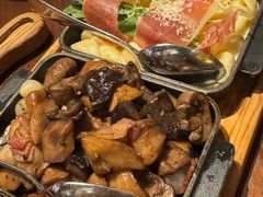 -恰餐厅及酒吧 CHAR Bar & Grill (北京丽都皇冠假日店)