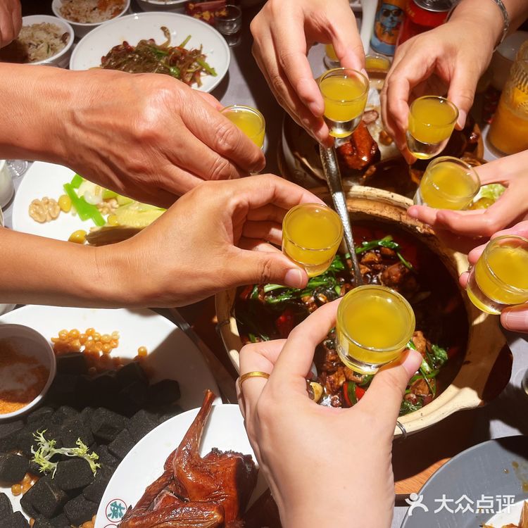 是在广州吃过最好吃的乳鸽，儿子很爱乳鸽，这次真的过瘾了