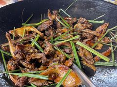 香茅炒鸽锅-一煲鸽