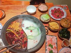 -周小明火锅(黑金冠社区店)