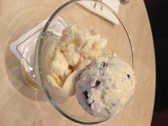 白桃与巧克力碎双球-哈根达斯(西安高新店)