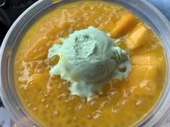 杨枝甘露加雪糕-黄师奶甜品店