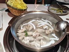 -喃喃椰·糟粕醋·椰子鸡火锅(七堡花园店)