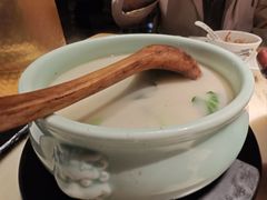 鱼骨豆腐汤-吴越荣记苏州菜·松鼠桂鱼 100% 活鱼现做(月光码头店)