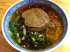 辣肉面加雪菜和毛豆-沪西老弄堂面馆(定西路店)