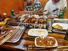 -哈尔滨小酒馆·鲜肉现穿自助烧烤(康新花园店)