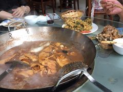 柴锅炖水库鱼-姥家大锅台水库渔家