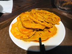 -爆炸头阿姨小四川正宗川味小吃(无任何分店)