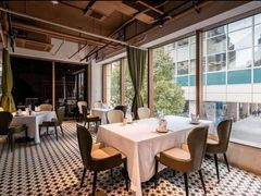 靠窗位-Erman岩烧牛排(虹桥南丰城店)