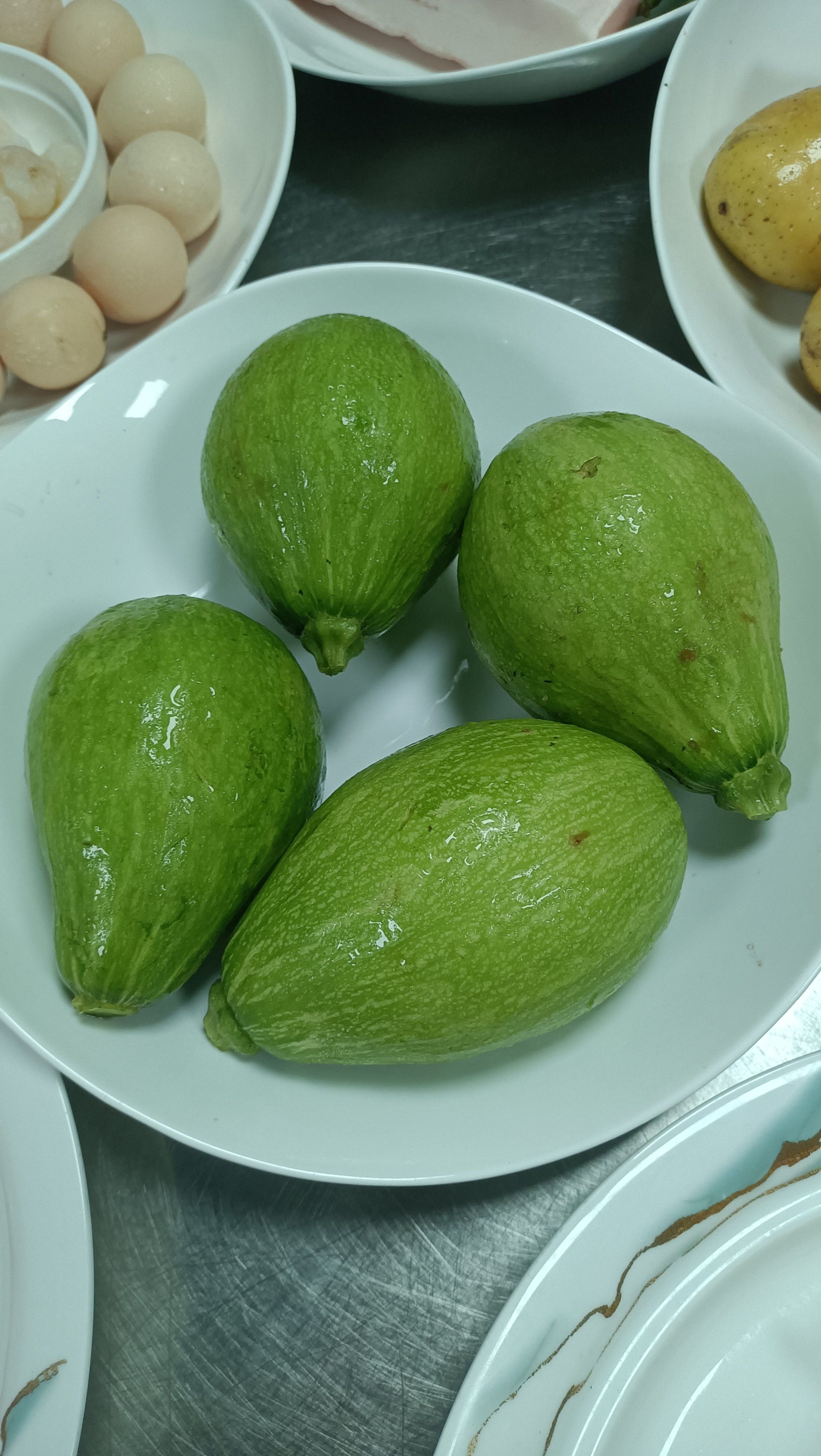 地瓜苗是一种常见且受欢迎的绿色蔬菜,其生