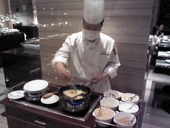 煎馅饼的师傅-东方广场假日酒店-蜀咖啡餐厅