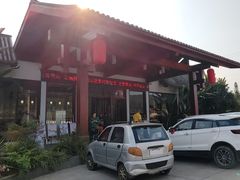 -腾冲洞山温泉村