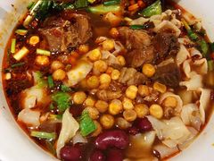 老成都牛腩裤带汤面-麻婆婆白家肥肠粉(海岸城店)