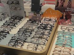 -美式眼镜·授权蔡司.依视路.尼康.豪雅.明月(人民广场店)