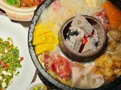 腾冲慢炖土锅子-云腾食府·云南菜