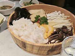 -尚尚仙·酸汤猪手·猪肚鸡火锅(华联万柳购物中心店)