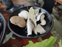蘑菇拼盘-丽江庭院之爱在路上(西单店)