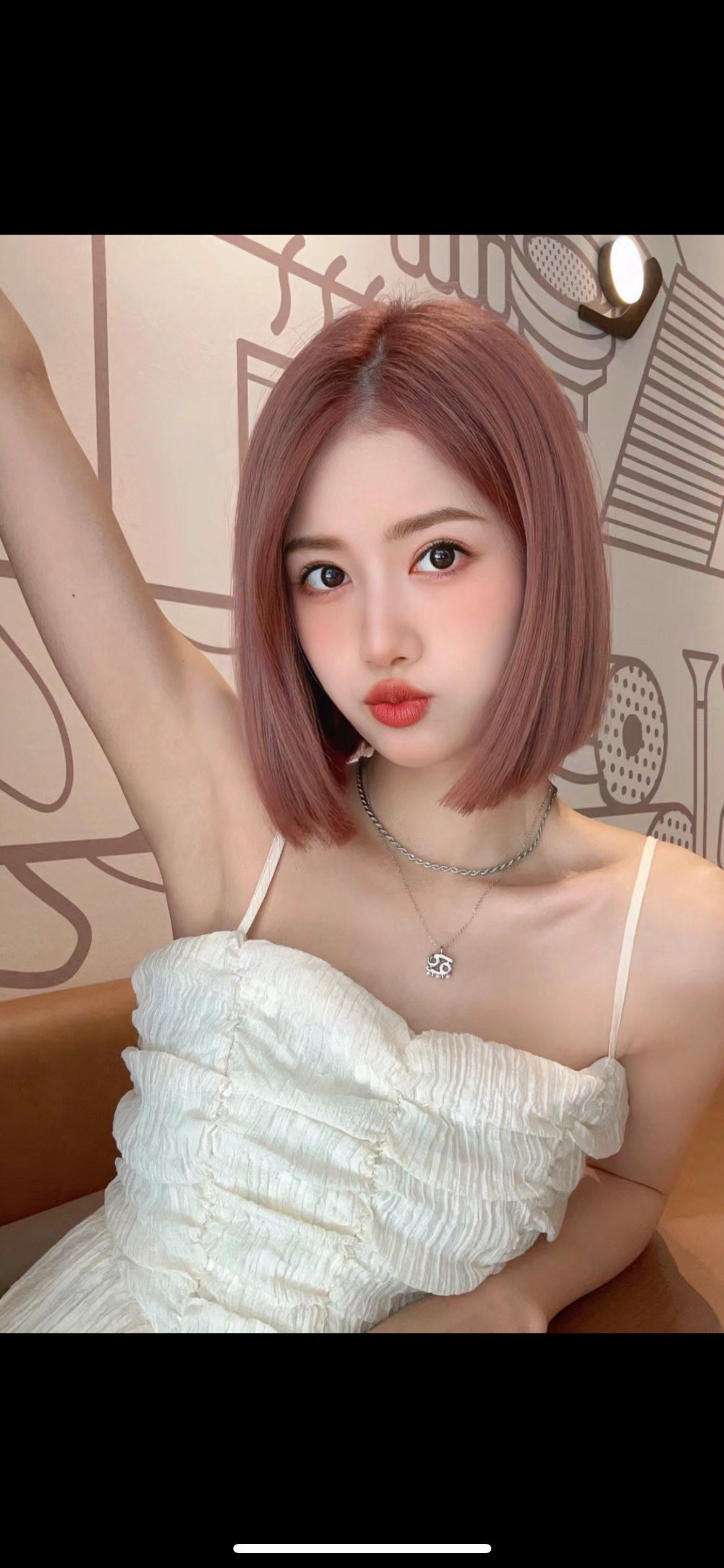 n蜜桃粉这款颜色加少量灰色柔和整体色调使头发自带感
#美发沙  