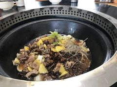 -粘豆包柴火铁锅炖