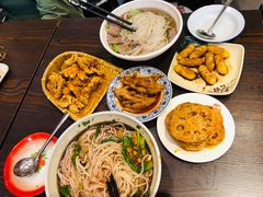阿婆酥肉-爆炸头阿姨小四川正宗川味小吃(无任何分店)