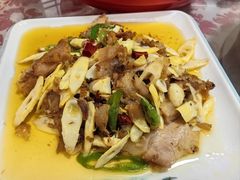 -土砂锅生态山庄·非遗砂锅雅鱼