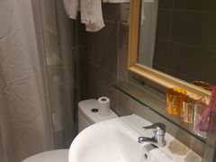 -布丁严选酒店(杭州武林西湖文化广场地铁站店)