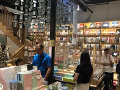 -猫的天空之城概念书店(杭州南宋御街店)