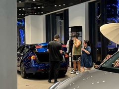 -TESLA 特斯拉(上海太古汇体验店)