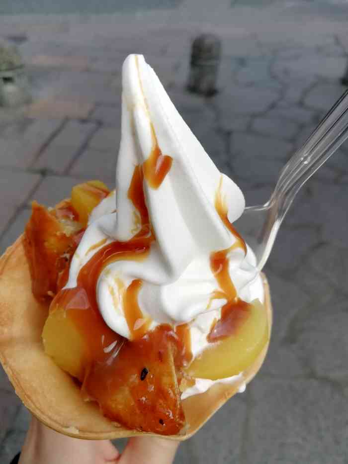 芥末和冰淇淋的味道居然融合得不错,就是吃到后面芥末实在太冲.