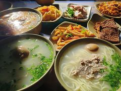 -亮亮面馆(经六路店)