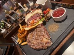 -恰餐厅及酒吧 CHAR Bar & Grill (北京丽都皇冠假日店)