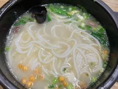 -花馬肆.云南过桥米线(汉神购物广场现场熬汤店)