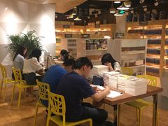 大堂-新华里咖啡书吧(新华书店小寨店)