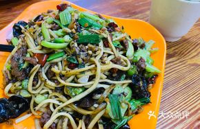 Green Pepper Beef Noodles