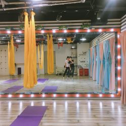 -STUDIO E POLE DANCE