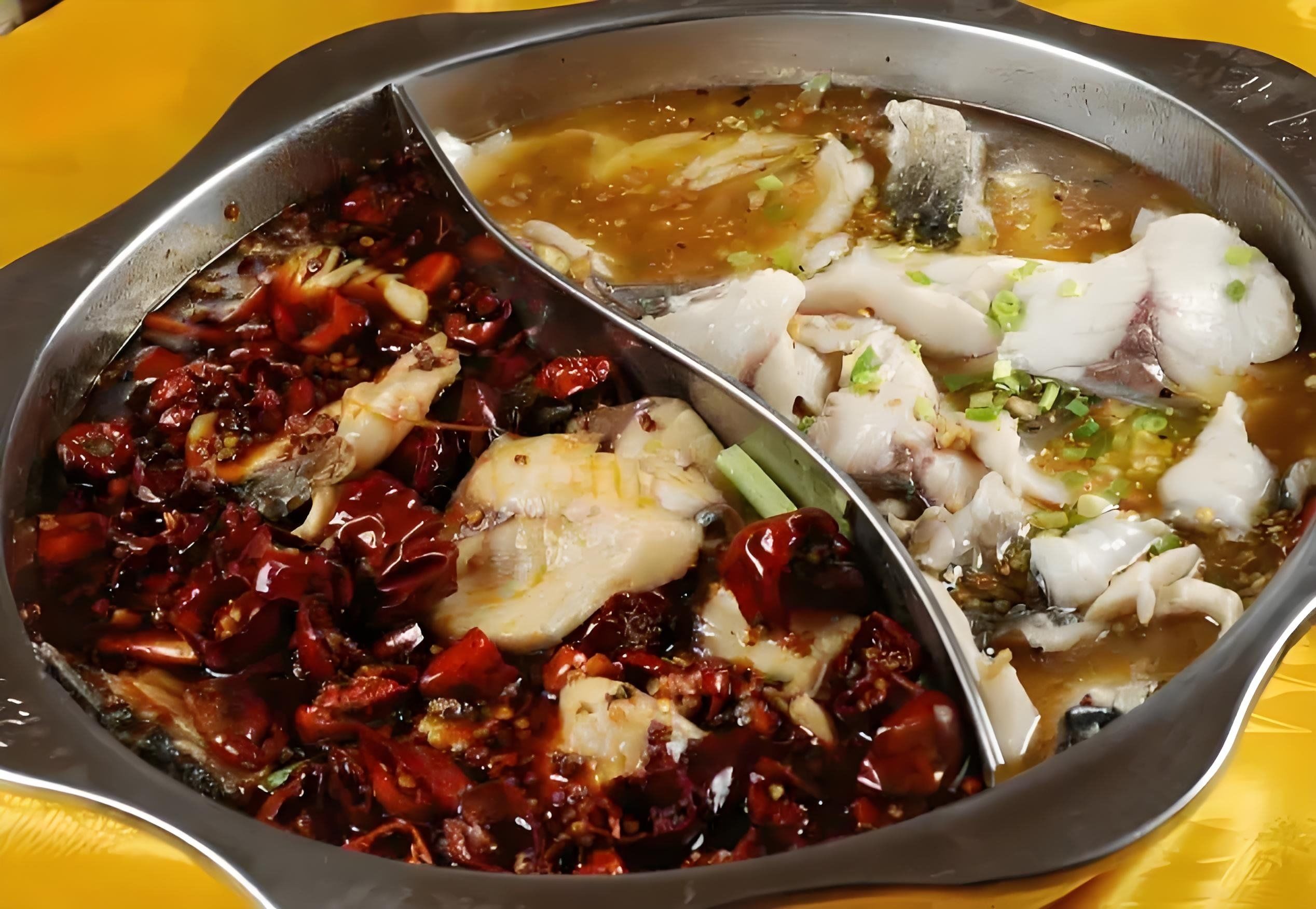 热气腾腾的鱼火锅之夜