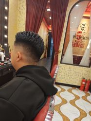 -东方先生国潮男士理发馆