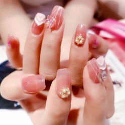 -花系美·美甲美睫精品店
